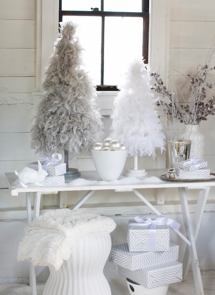 weihnachts fensterdeko weiße gestaltung des dekorationen am fenster tannenbäume von schnee bedeckt deko weiß