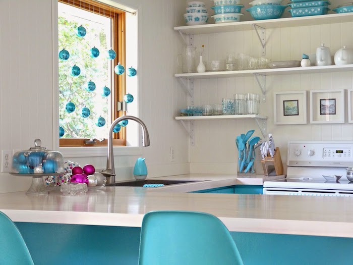 fensterdeko weihnachten basteln hausdesign in blau und weiß schöne küche küchendeko idee zyklame