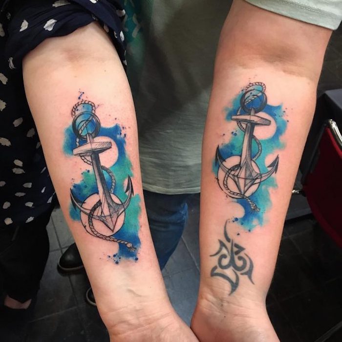 tattoo anker, geschwister tattoos mit maritimem motiv, arm tätowieren