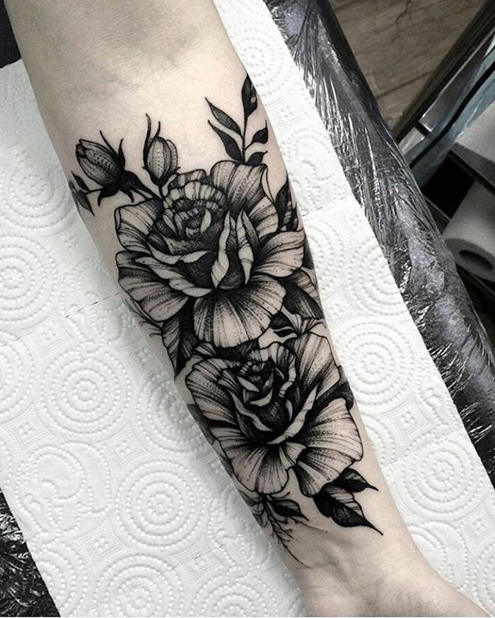tattoo vorlagen, blumen tattoo am unterarm, tätowierung mit rosen-motiv