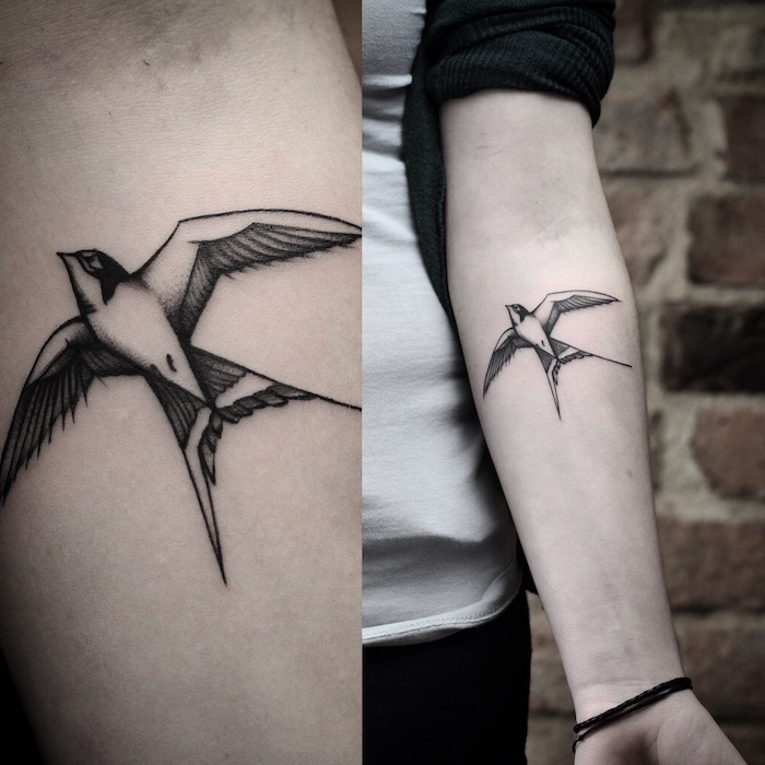 tattoo vorlagen, kleine tattoo-motive, schwarz-graues schwalben tattoo