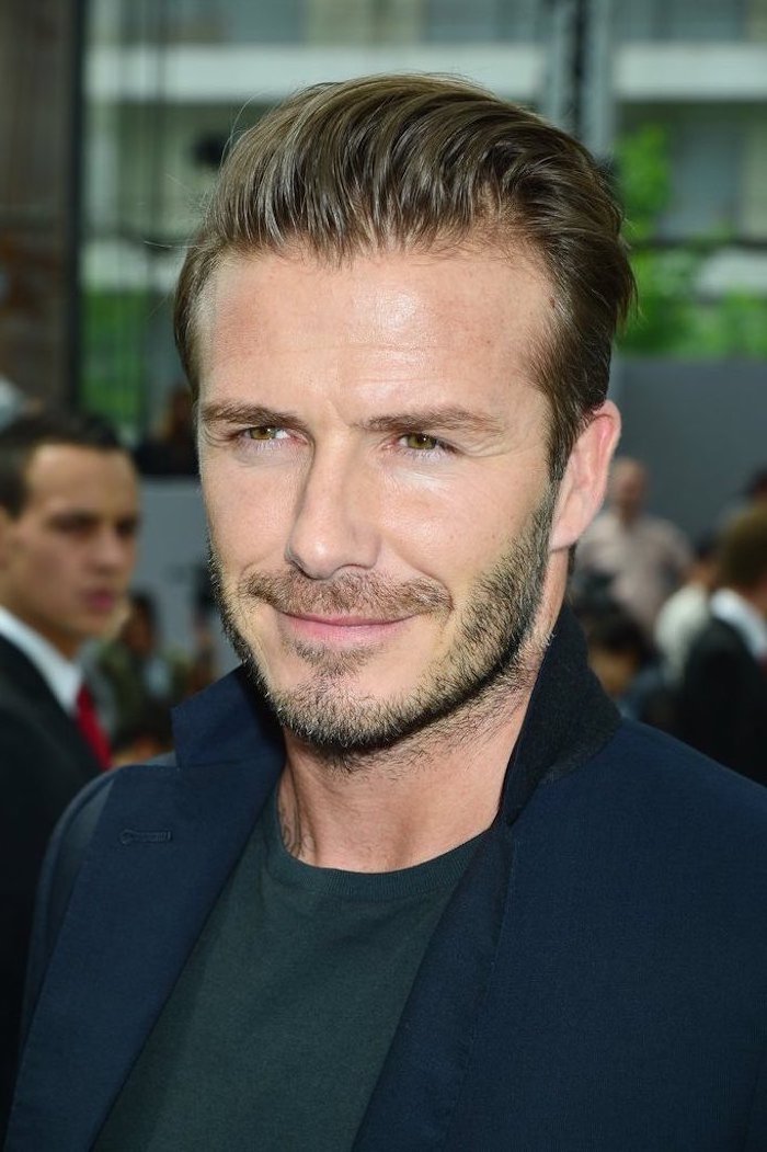 David Beckham inspiriert mit perfektem Look, mittellange Haare und Sechs Tage Bart
