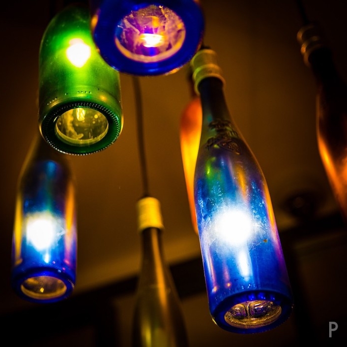 hängeleuchten - grüne, braune und blaue große flaschenlampen aus glas - lampen selber machen