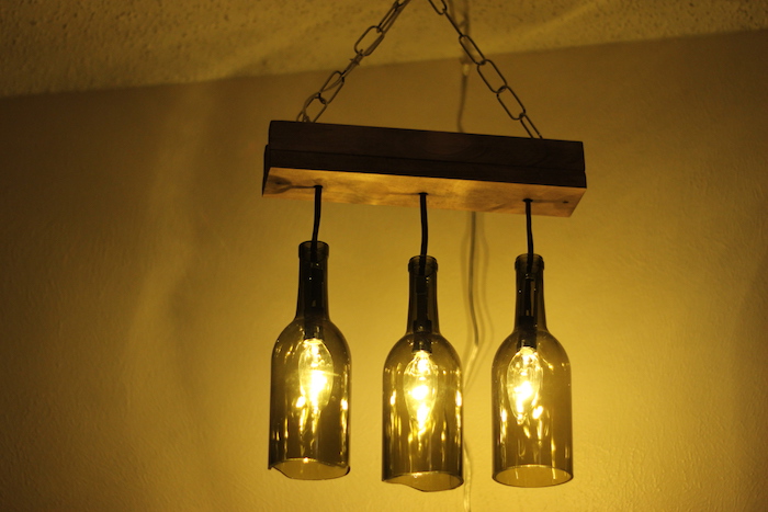 hängeleuchten - eine hängelampe mit drei grünen flaschenlampen aus glas - schlafzimmer lampen selber machen