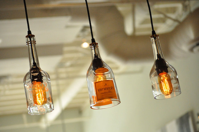 lampen und leuchten - eine hängelampe mit drei orangen hängeleuchten aus glas - lampen selber machen