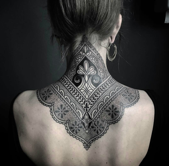 die besten Tattoos für Frauen - Mandala Tattoos mit Blackwork Technik