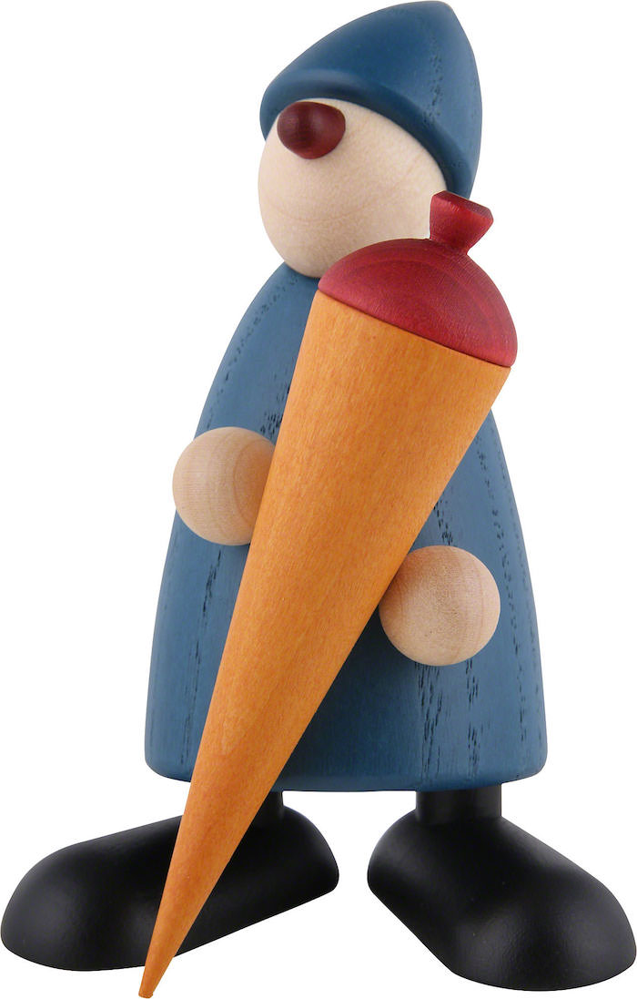 kleine schultüte - eine figur aus holz mit einem blauen jungen mit hut und mit einer orangen schultüte mit einer roten schleife
