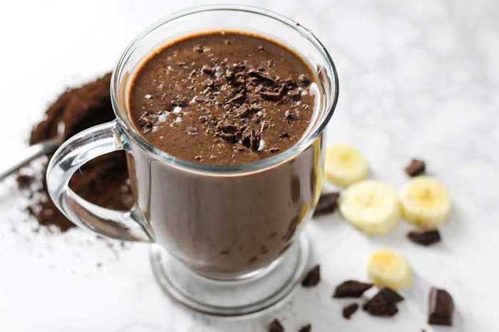 eiweißdrink mit kakao und bananen, shakes zum zunehmen
