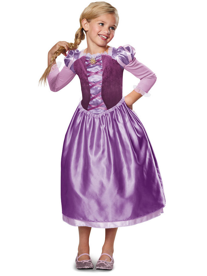 Rapunzel Kostüm für Fasching, lila Kleid aus Satin und Glitzer-Schuhe, langer Zopf
