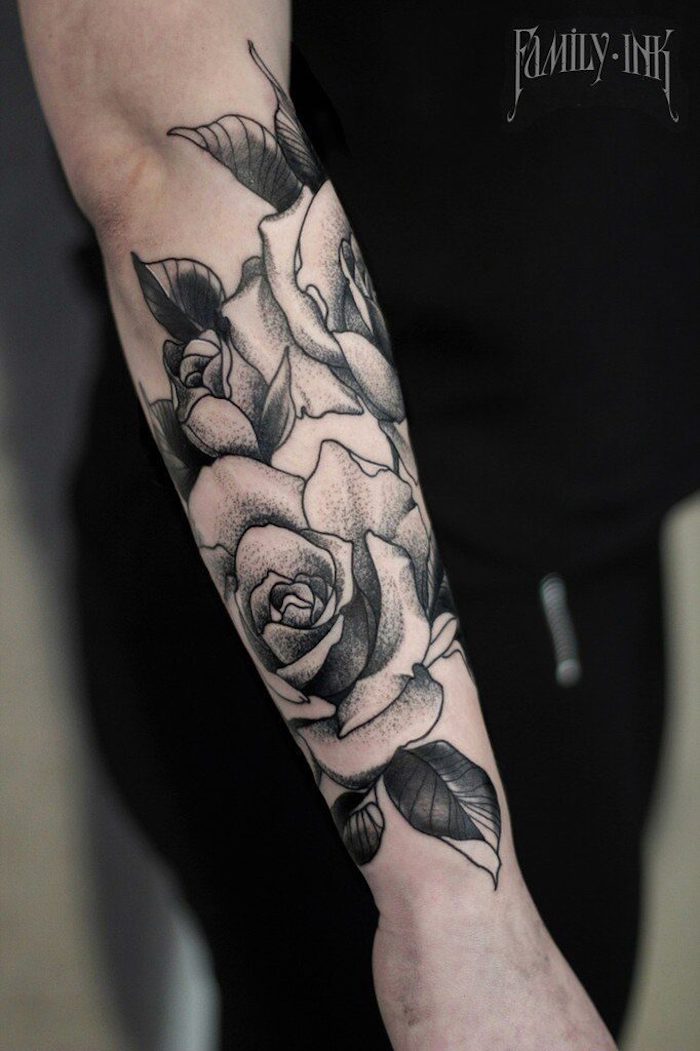 geile tattoos für frauen, schwarz-graues blumen tattoo, drei weiße rosen