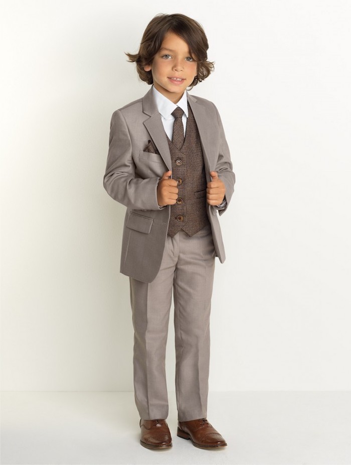 grauer anzug braune schuhe anzug ideen für kleine herren junge elegant angezogen eltern mit stil