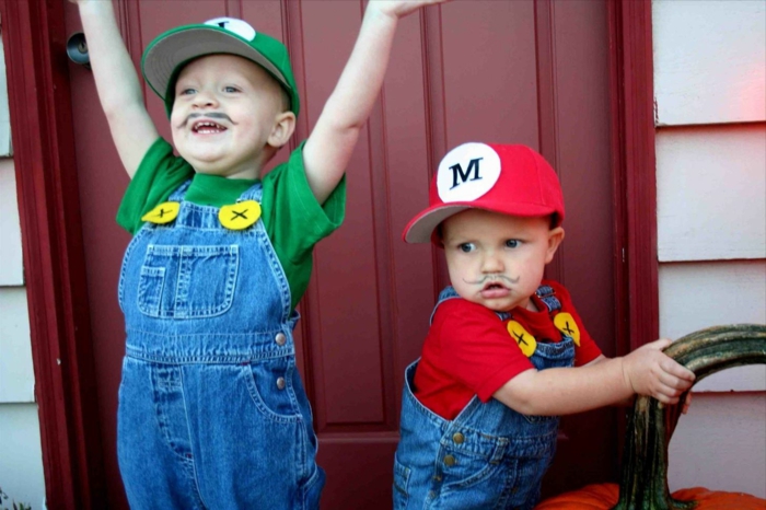 beste Faschingskostüme, Super Mario Bros, grüne und rote T-Shirts und Hüte
