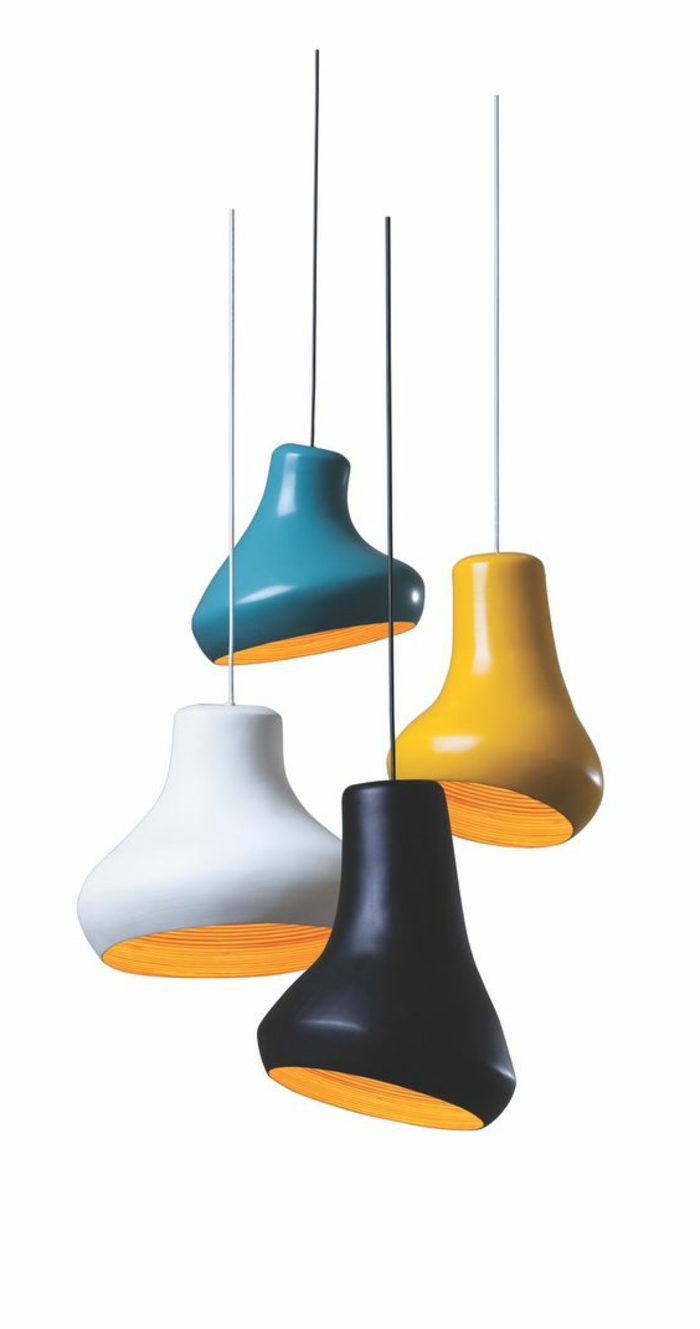 Lampenschirm aus gefärbter Plastik in vier Farben, Lampenschirm mit unregelmäßiger Form