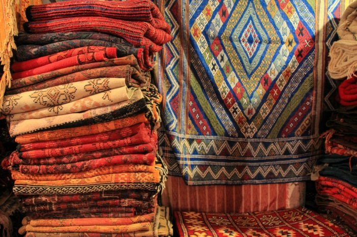 bunte marokkanische Teppiche, orientalische Teppiche mit bunten Mustern