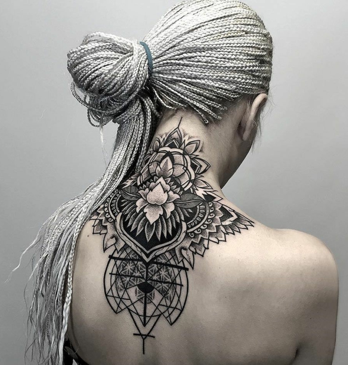 ein Tattoo aus zwei Teilen, Tattoos für Frauen, abwechslungsreiches Tattoo, zwei Mandala Figuren