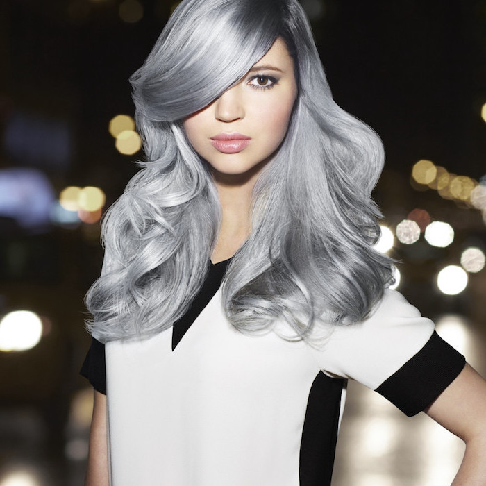 silberblond - ein niedliches Mädchen mit schöner Haarfarbe, eine weiße und schwarze Bluse