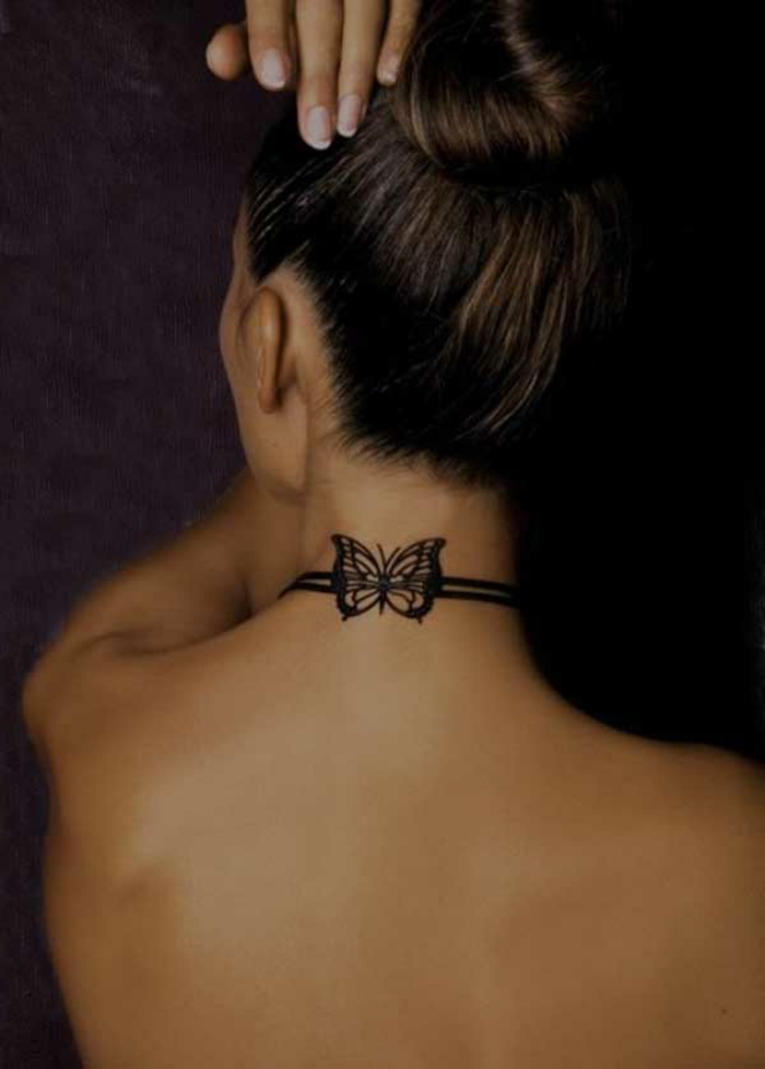 Tattoo Vorlagen - ein Schmetterling Tattoo mit einer Linie, damit es wie Kette aussieht