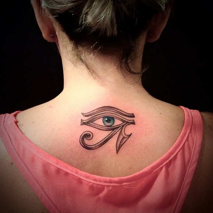 ein ägyptisches Symbol, das wie lebendig aussieht - Tattoo Vorlage