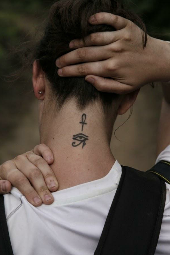 Frauen tattoos nacken