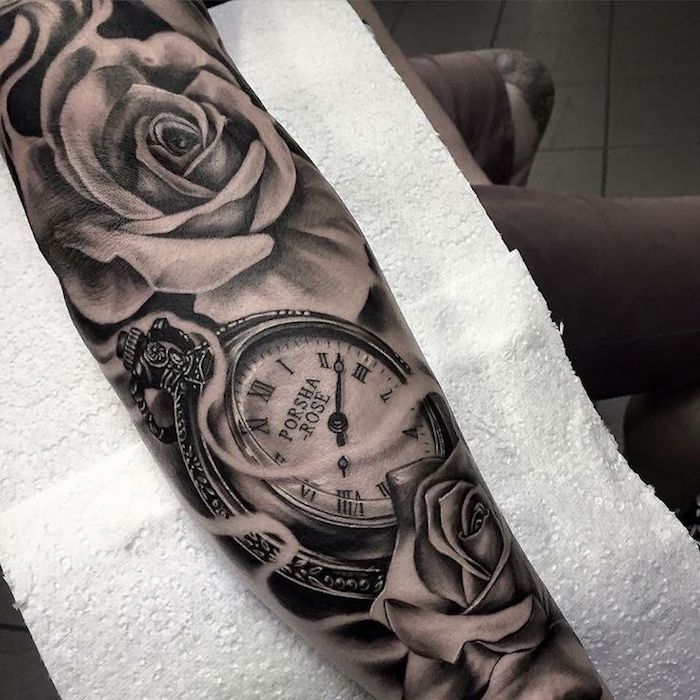 tattoo uhr, 3d-tätowierung am unterarm, uhr in kombination mit weißen rosen