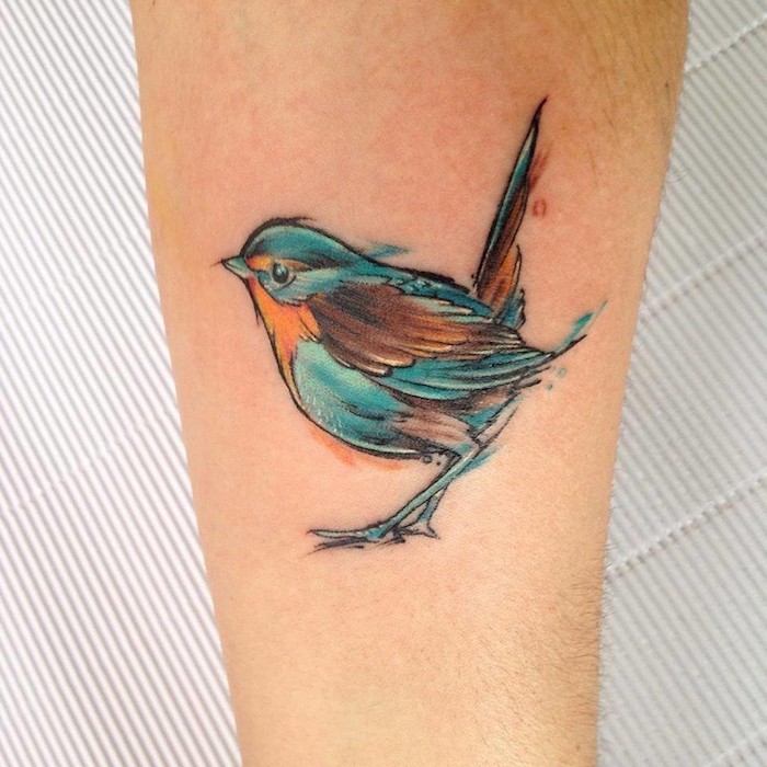 tattoo vogel, farbige tätowierung mit vogel-motiv am bein