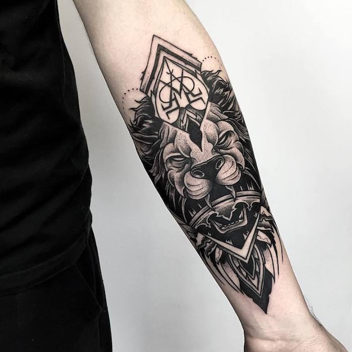 tattoo vorlagen, löwenkopf mit geometrischen elementen, tätowierung am unterarm