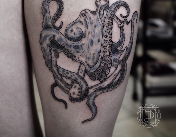 tattoovorlagen für frauen, tintenfisch in kombination mit anker, oberschenkel tattoo