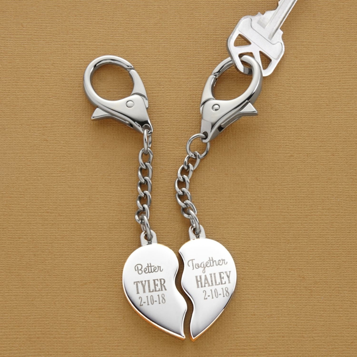 Gravierter Schlüsselanhänger, geteiltes Herz, romantische Geschenkidee zum Valentinstag