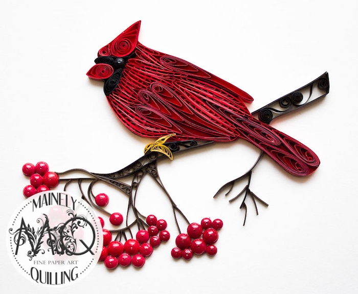 bastelideen frühling, ein roter quilling vogel mit roten federn aus langen roten papierstreifen, äste mit roten früchten, frühling basteln