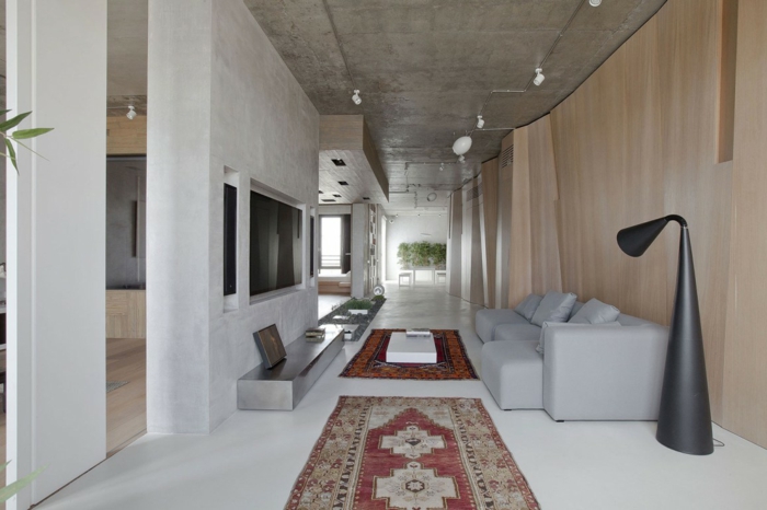 eine außergewöhnliche Wohnung, mit zwei Perserteppichen, massive Raumteiler Ideen