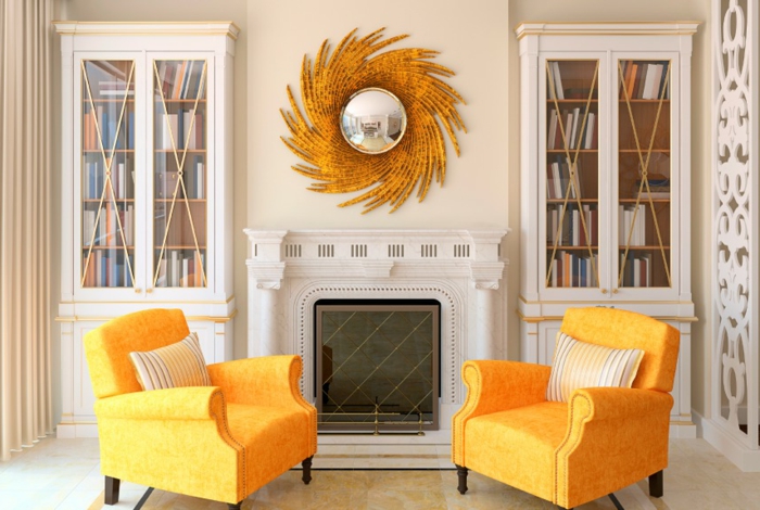 zwei Sessel in gelber Farbe, ein Spiegel wie die Sonne, zwei Regale mit Büchern, selber bauen Ideen