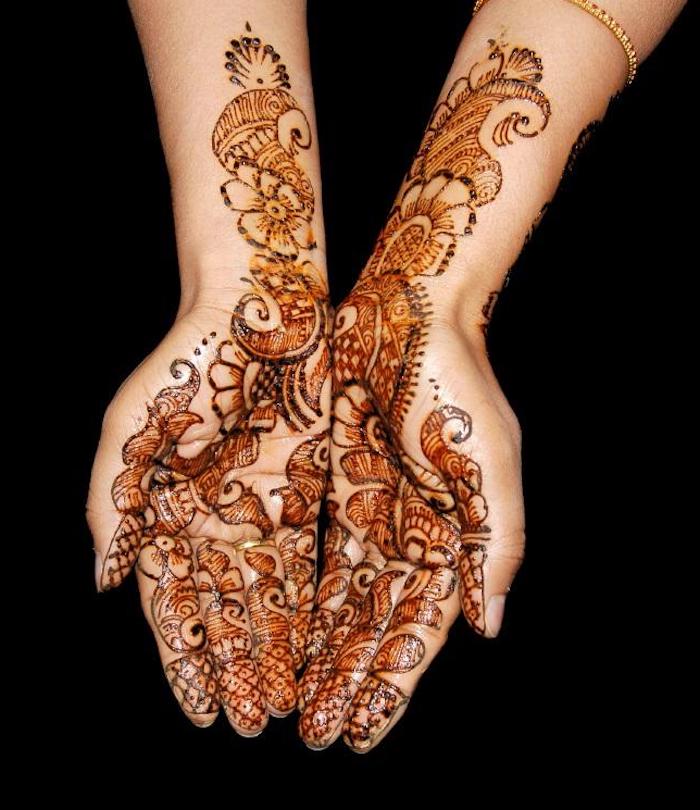 henna selber machen, temporäre tattoos mit braunem henna, hände mit henna verzieren