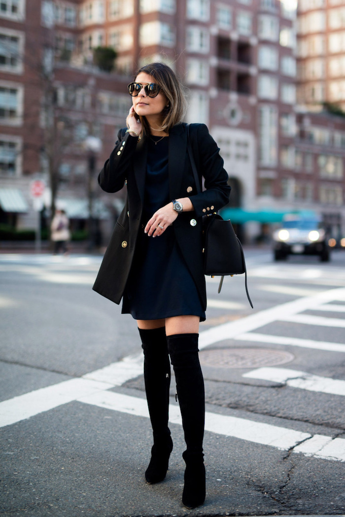 komplette outfits damen, winter outfit in schwarz und dunkelblau, frauenmode, schulterlange haare