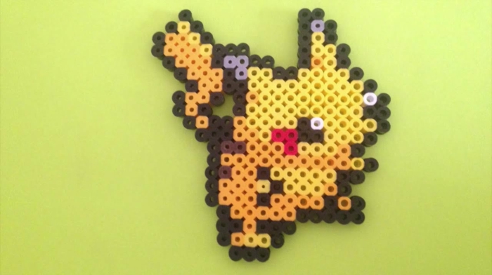 ein Anfänger hat eine Pikachu Figur selber zusammengestellt, Bügelperlen Schablone