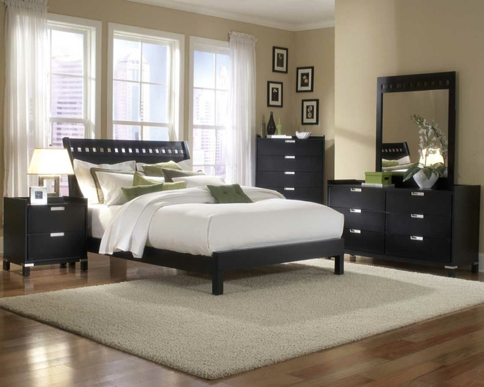 eine weiße Matratze und schwarzes Untergestell, schwarze Regale, weißer Teppich, Laminat Boden, moderne Zimmer