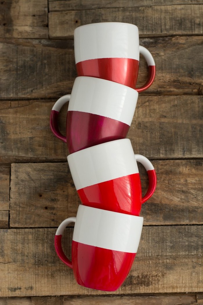 Tassen selbst bemalen, mit roter Porzellanfarbe, weiße Porzellantassen, einfache DIY Idee