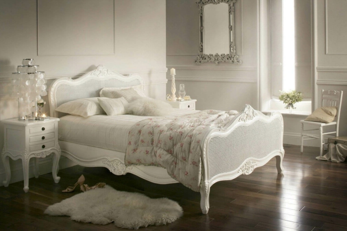 ein weißes Bett an einer weißen Wand, weiße Lampe und weißer Teppich, moderne Zimmer