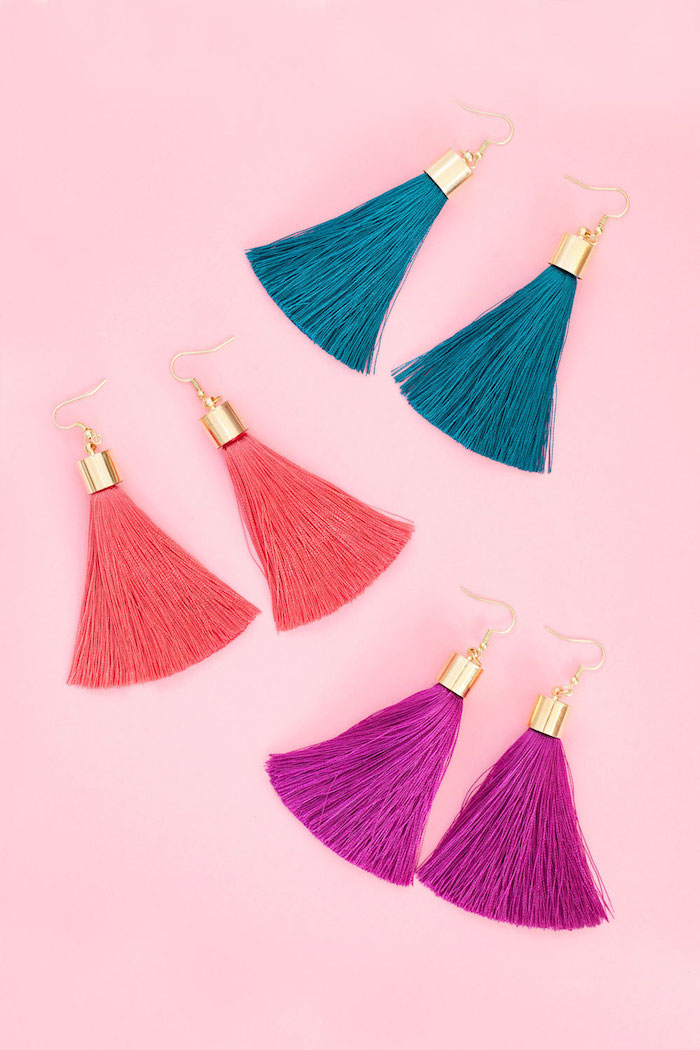 Selbstgemachte Ohrringe in Blau Violett und Koralle, DIY Geburtstagsgeschenk für Freundin