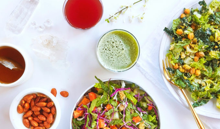 abnehmen tipps und ideen zur gesunden ernährung salat mandeln matcha tee 