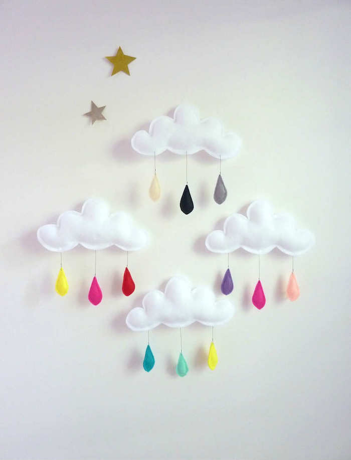 DIY Wanddeko für Babyzimmer, weiße Wolken und bunte Regentropfen selber nähen 