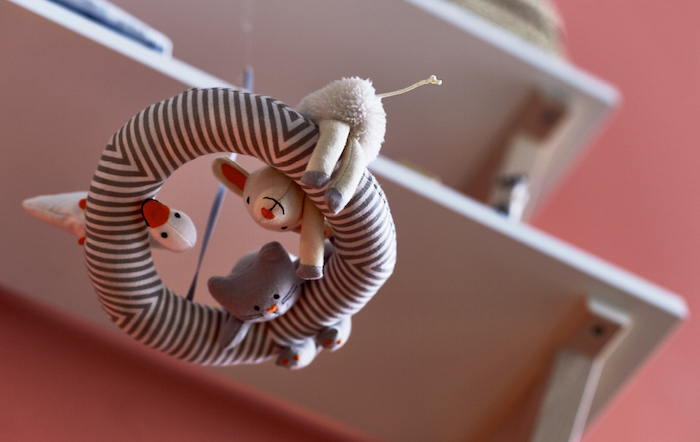 Süße Mobile Ente Katze und Lamm, Spielzeug und Dekoration zugleich, Deko Ideen fürs Babyzimmer