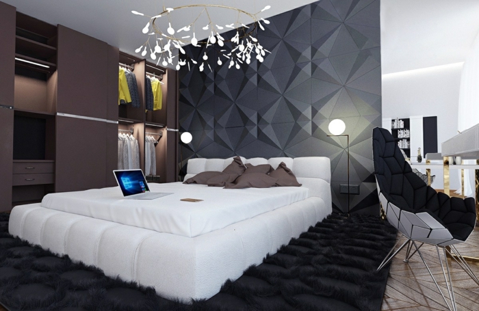 modern Schlafzimmer einrichten, zwei Lampen, eine Wand mit geometrischen Motiven 