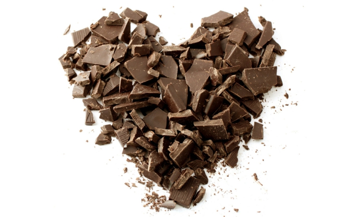 müsliriegel selber machen ohne zucker, schokolade ohne zucker, schokolade zum topping nutzen, schoko stücke in form von herz