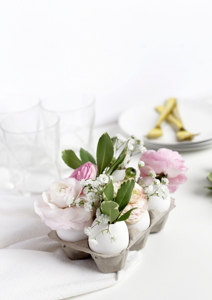 Kreative DIY Idee für Tischdeko, Eier als Vasen voll mit echten Blüten und Blättern