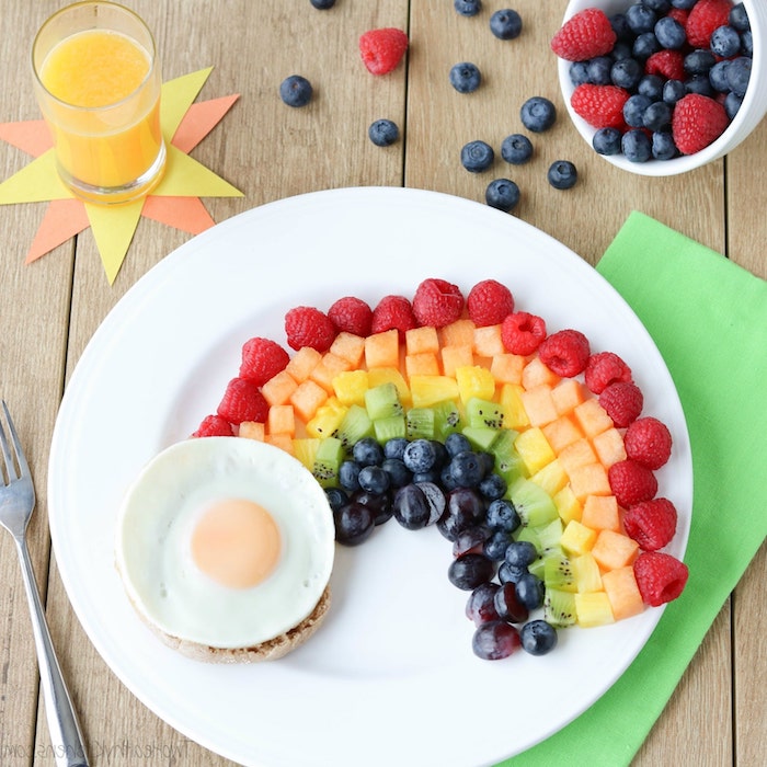 frühstücksideen gesund, obst in den farben des regenbogens, gesund frühstücken, vitaminreiches essen
