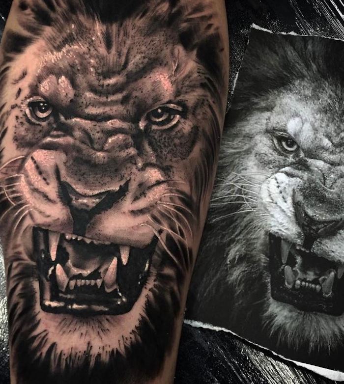löwenkopf zeichnung, tattoo-vorlage, realitische 3d-tätowierung in schwarz und grau