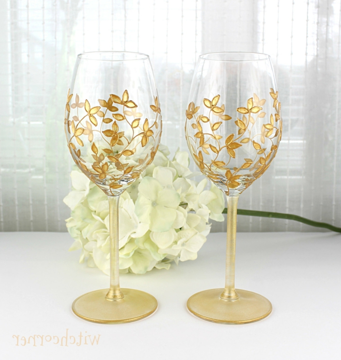 goldene Blüten, Acrylfarbe auf Glas, für den ersten Trinkspruch des Brautpaars