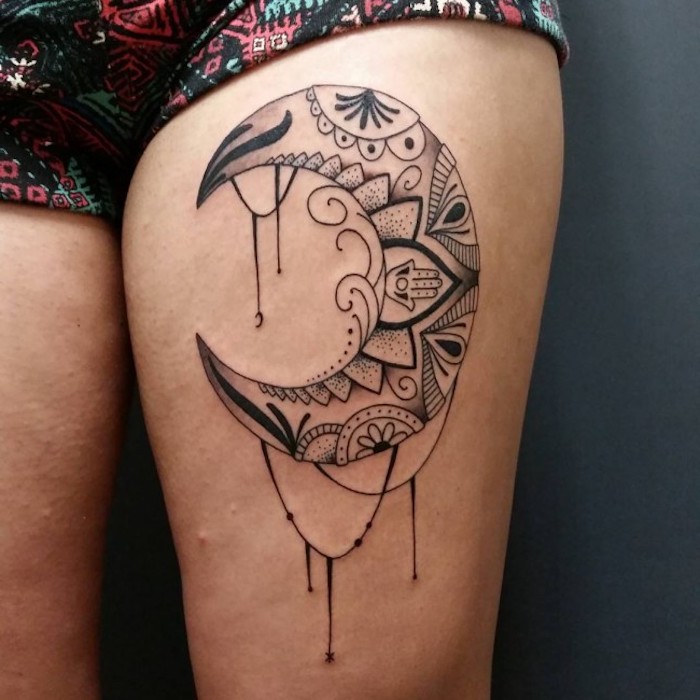 tattoo vorlagen frauen, abstrakte tätowierung, halbmond am oberschenkel, geometrische motive