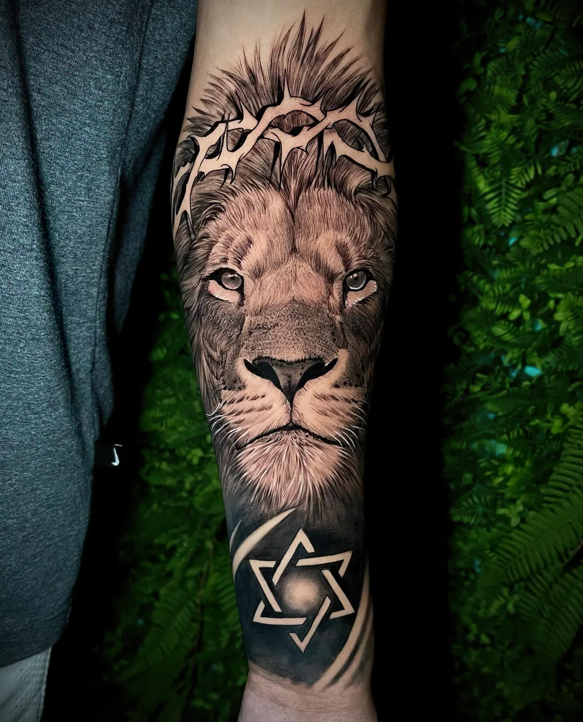 unterarm realistisches tattoo löwe design