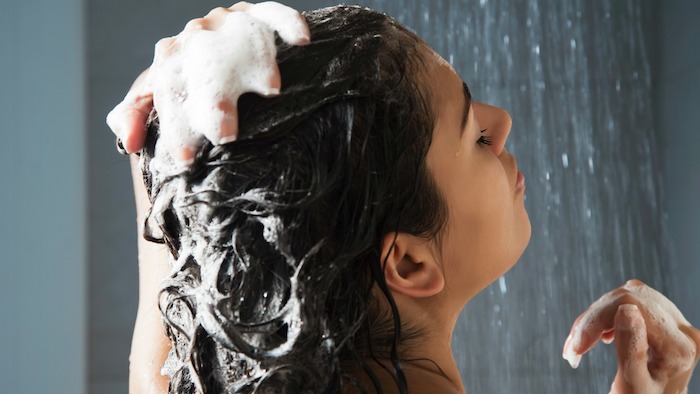 haarwuchs beschleunigen, duschen, haarwachstum shampoo verwenden, haare waschen, wasser